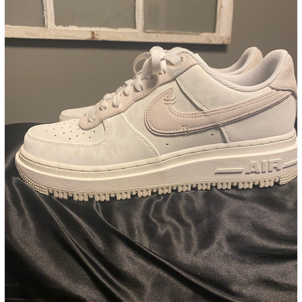 Nike Air Force 1 “Luxe” White Size 10